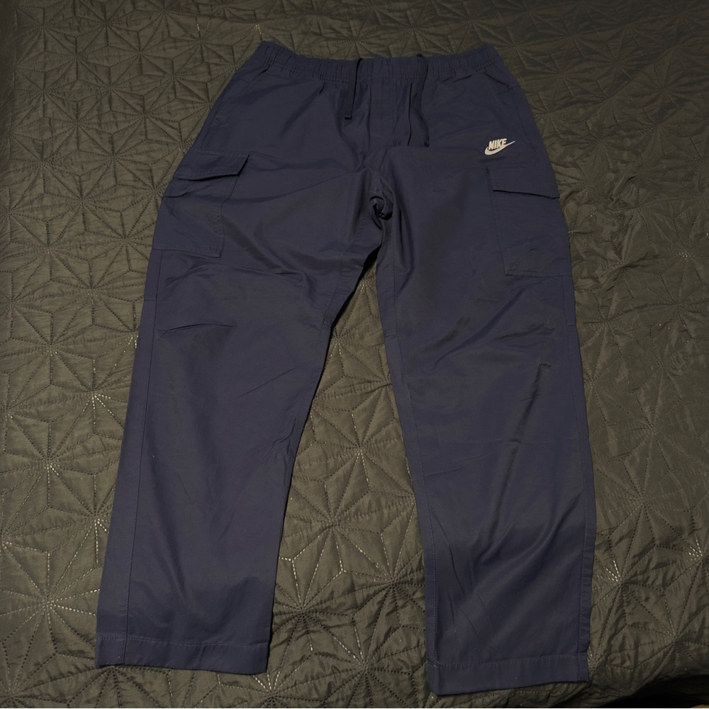 Nike Men’s Dark Navy Cargo Pants with Pocket Detailing